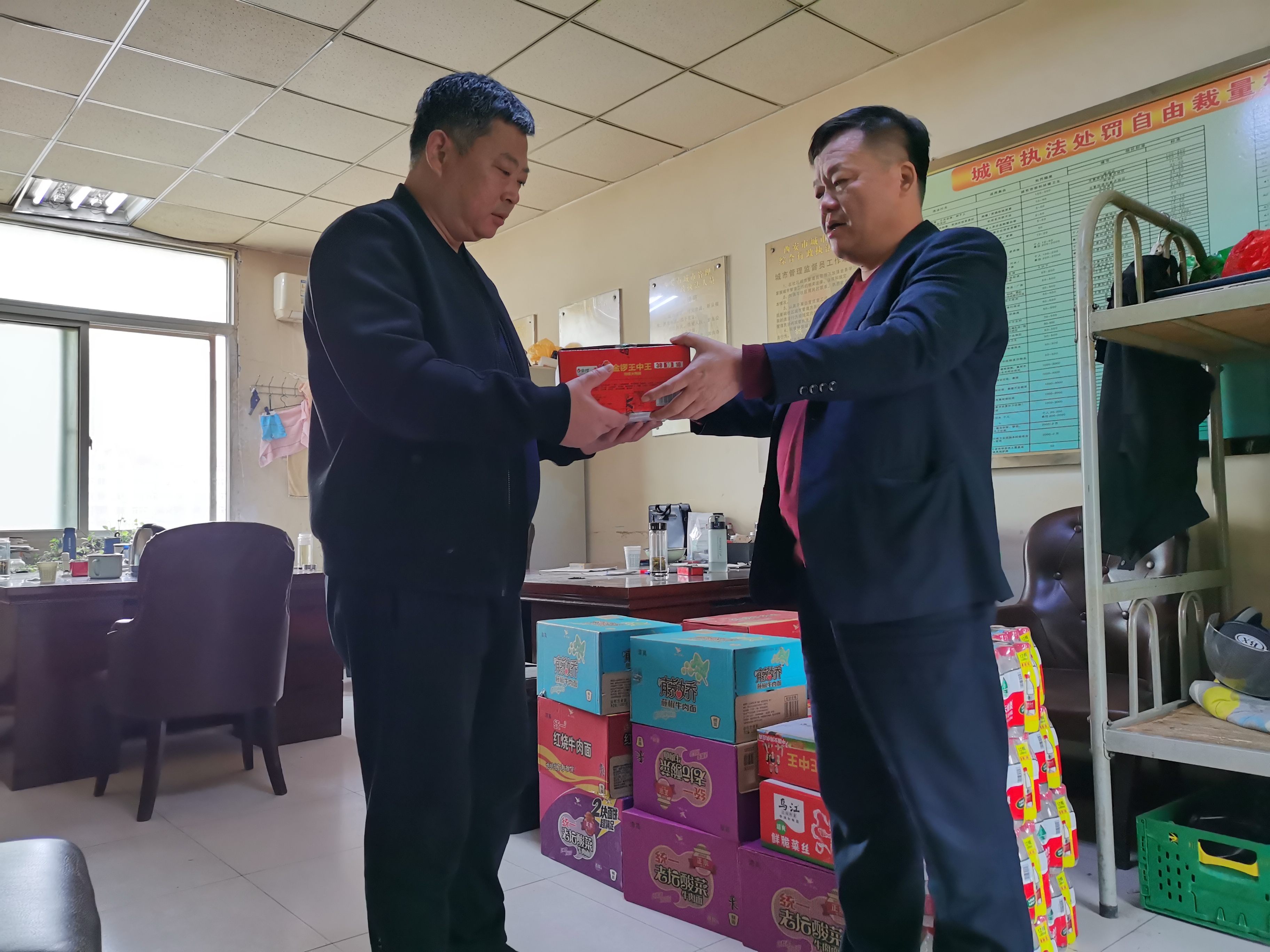 寒冬烈烈送溫暖，關(guān)懷至至暖人心——慰問(wèn)一線(xiàn)城市管理者 